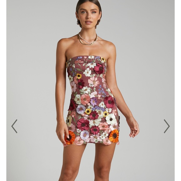 GiGi & Ella Dresses & Skirts - Size 2. WREN MINI DRESS - STRAPLESS BODYCON GARDEN FLOWERS DRESS IN BURGUNDY